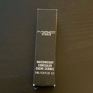 Mac waterweight concealer
